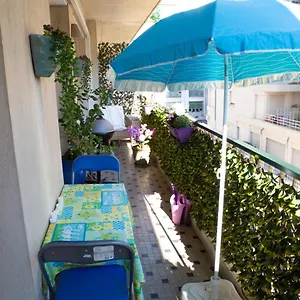  Apartment Chill Out Apartment, 2 Mins From France